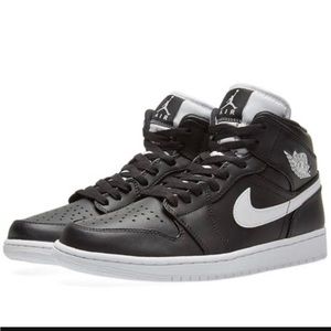 Air Jordan 1 Mid Men’s Shoe in Black and White